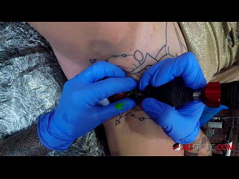 ❤️ Extremadamente tatuado hottie Sully Savage consiguió un tatuaje en su clítoris ❤ Video de porno en es.taxiporec.top ❌️❤️❤️❤️❤️❤️❤️❤️